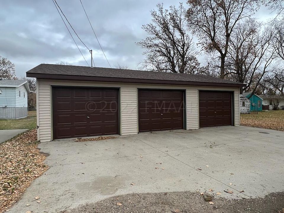 2nd image of 1134 18th St N #1136