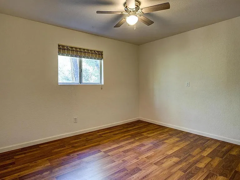 22129 Feather River Dr — Photo 9