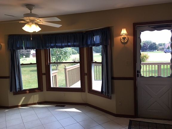3rd image of 203 Acorn Dr