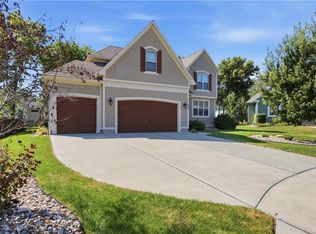 11454 S Lakecrest Dr, Olathe, KS 66061