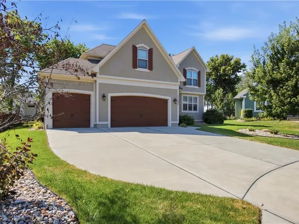 11454 S Lakecrest Dr, Olathe, KS 66061