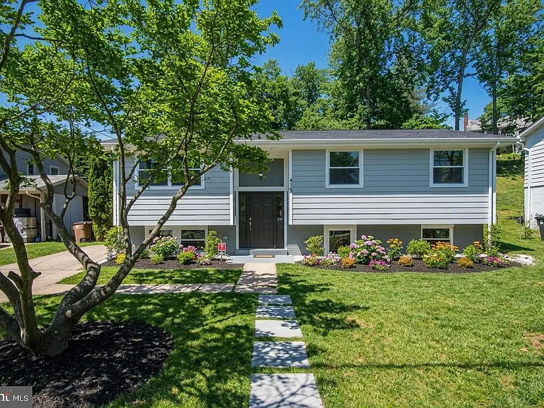 415 Ritchie Pkwy — Photo 2