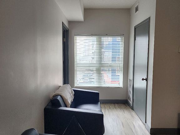5th image of 258 Sunview St #323