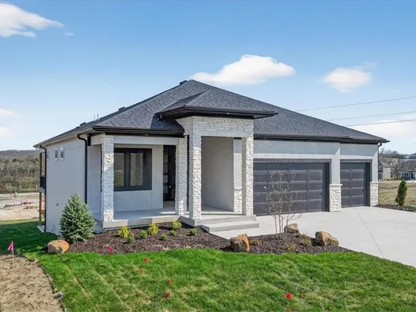 9027 Freedom Cir, Lenexa, KS 66227