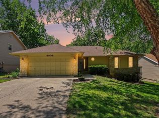 6906 N Flora Ave, Gladstone, MO 64118