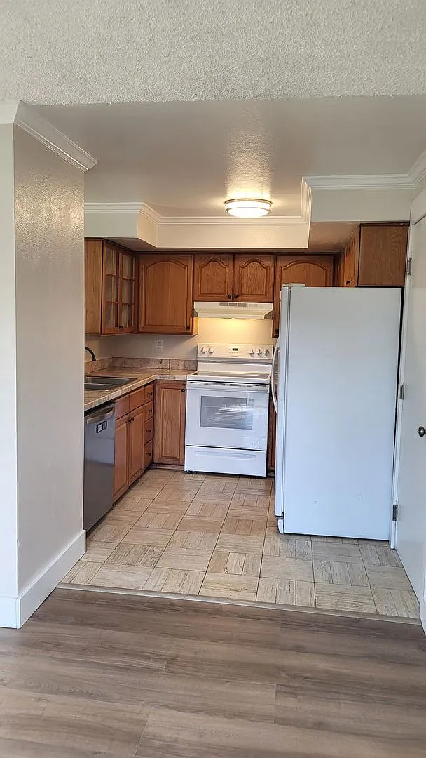 newly updated 2 bed 1 bath apartment in North Auburn $1775 — Photo 3