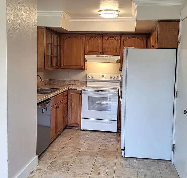 newly updated 2 bed 1 bath apartment in North Auburn $1775 — Photo 2