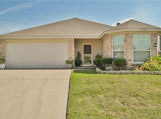 2749 Wakecrest Dr, Fort Worth, TX 76108