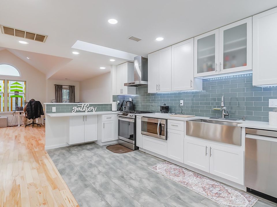 1st image of 52 Grieco Dr