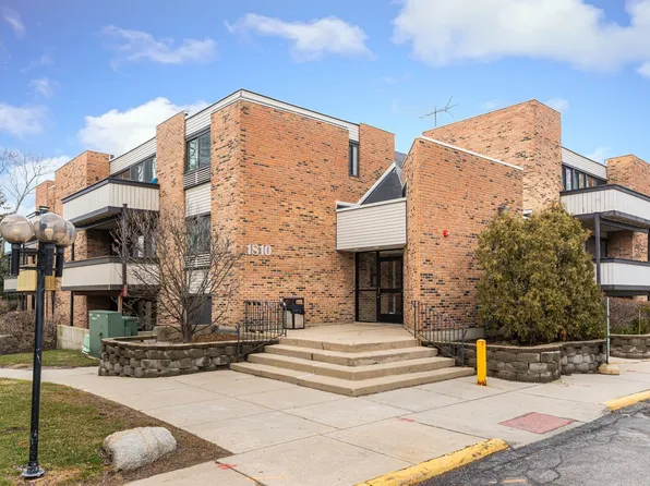 1810 Hemlock Pl Unit 207, Schaumburg, IL 60173