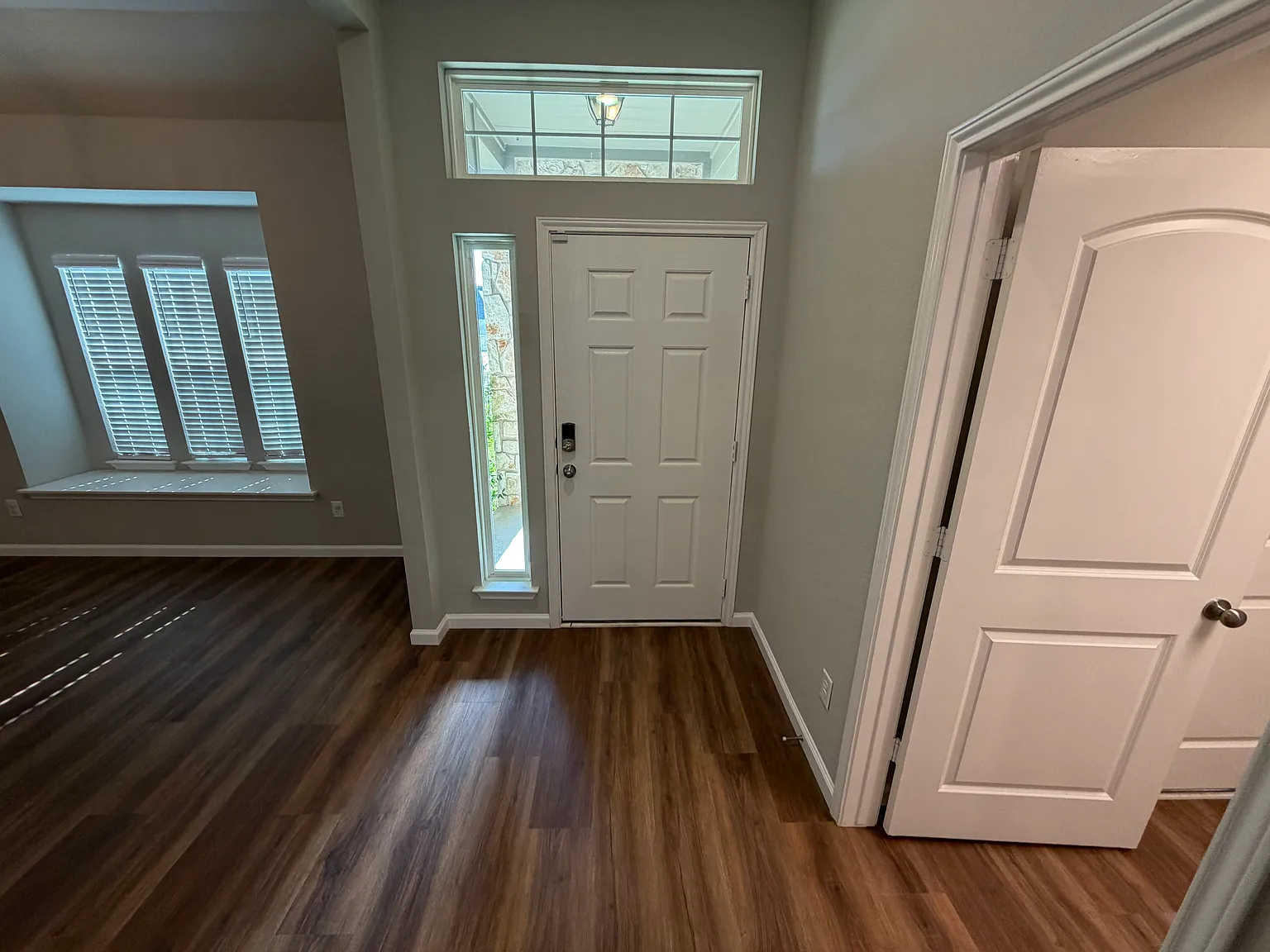 1938 Bayou Wood Ln — Photo 2