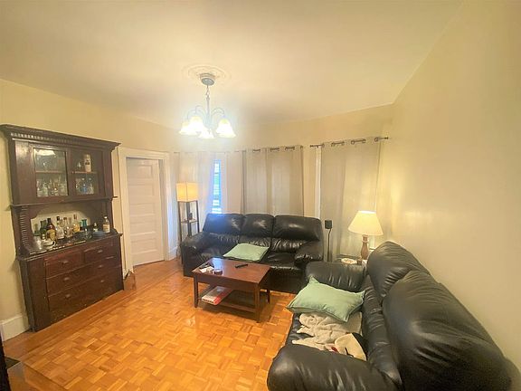 5th image of 243 Highland Ave