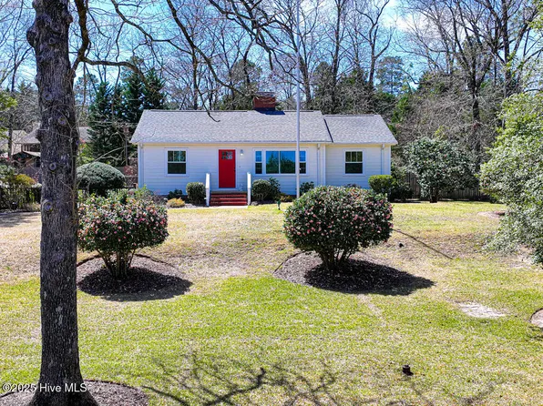 540 E Delaware Avenue, Southern Pines, NC 28387