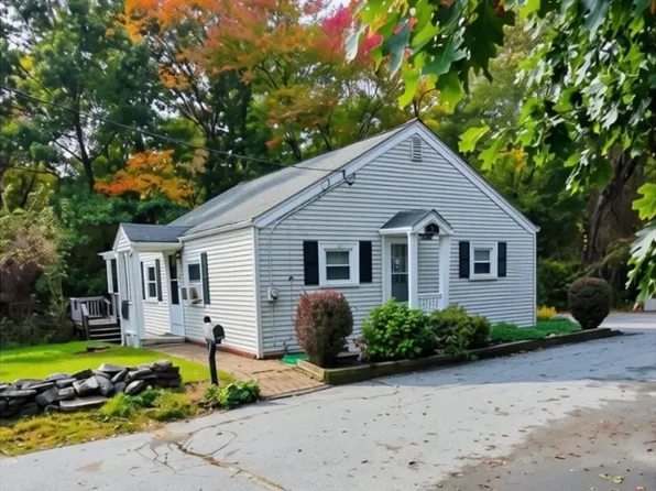 35 Spring Ln, Pascoag, RI 02859