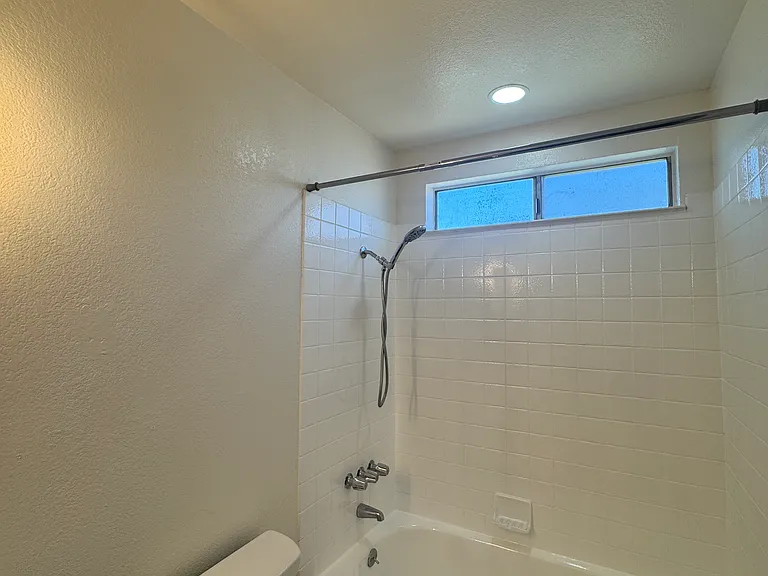 118 Yorkshire Ct #D — Photo 17
