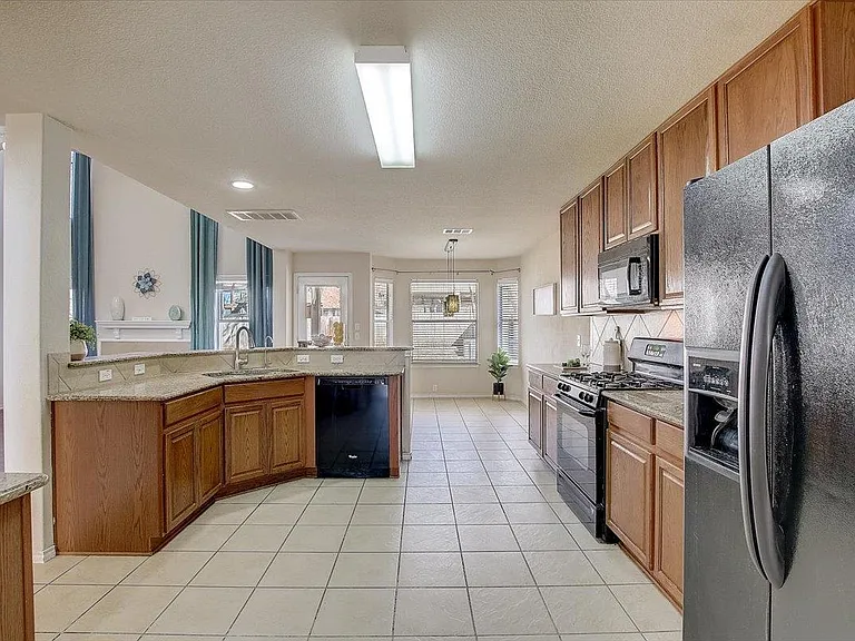 537 Golden Creek Dr — Photo 15