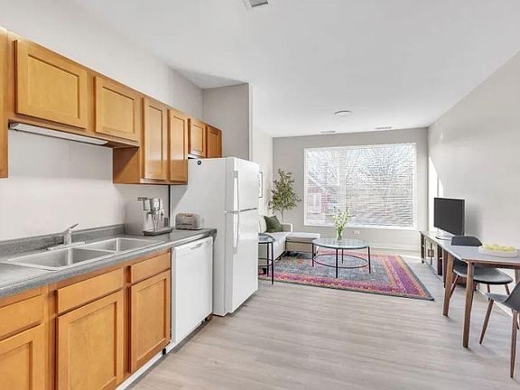2nd image of 9511 Buckeye Rd #1B-1Ba