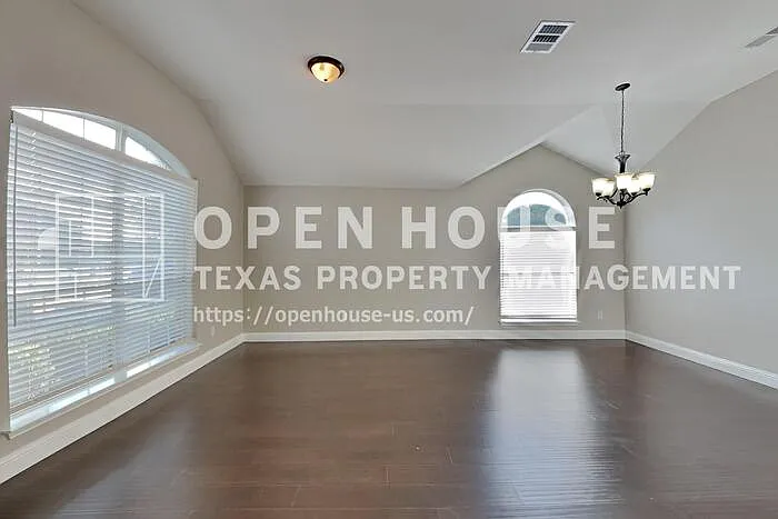617 Creek Point Dr — Photo 5