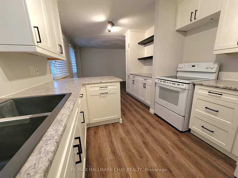 30 Orwell Cres — Photo 9