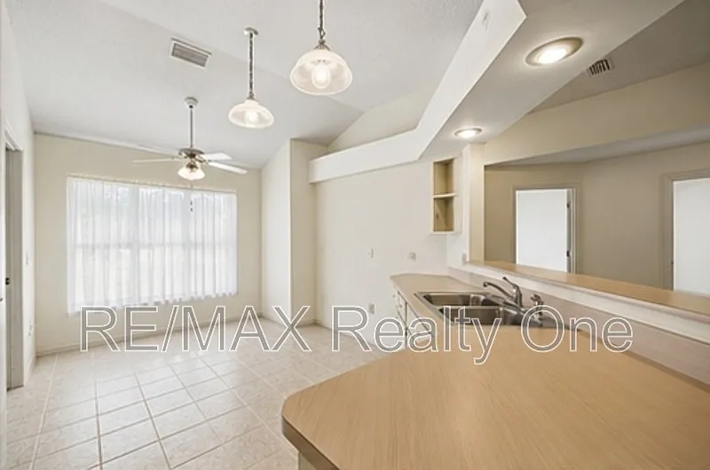 3 bed, 2.0 bath, 1542 sqft, $1,650 — Photo 4