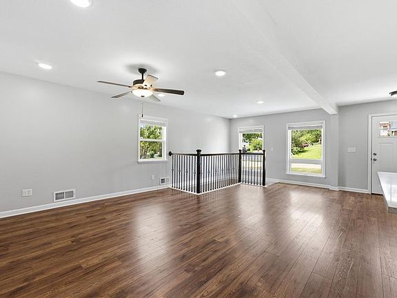 3rd image of 44 Maple Dr