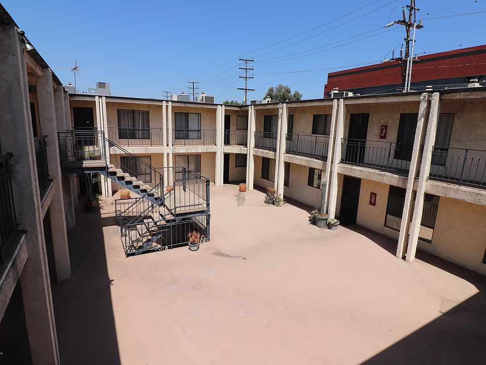 2nd image of 405 Ivy St
