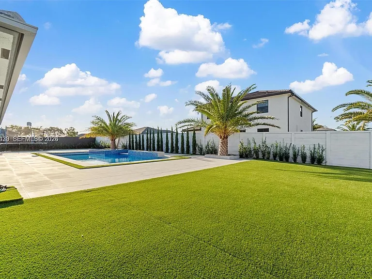 13305 SW 190th Ter — Photo 46