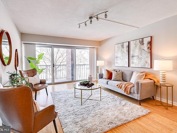 3rd image of 1300 Army Navy Dr APT 201