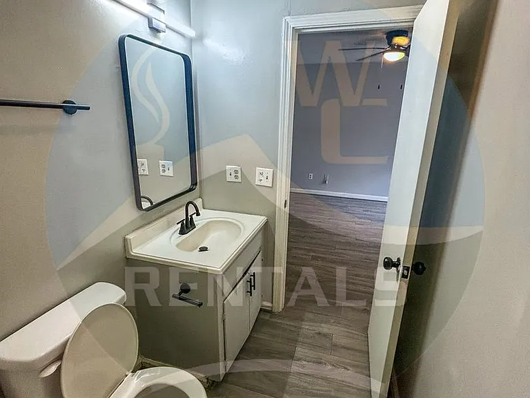 569 Country Club Dr — Photo 6