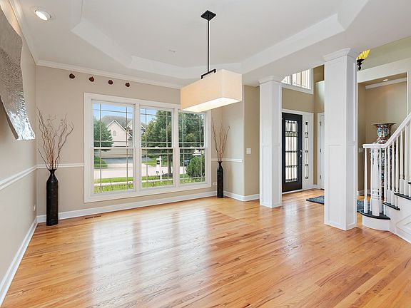 3rd image of 809 W Thornwood Dr