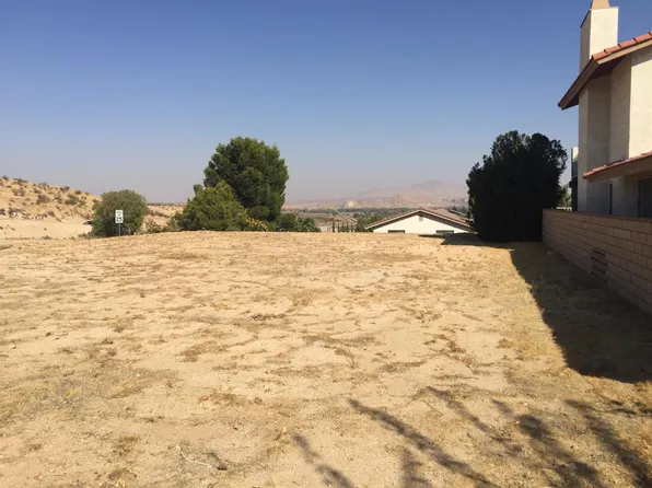 13765 Chinquapin Dr, Victorville, CA 92395