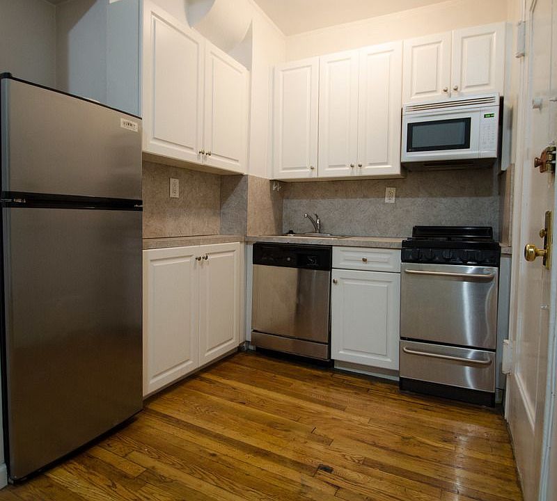 2nd image of 402 W 54th St APT 2r