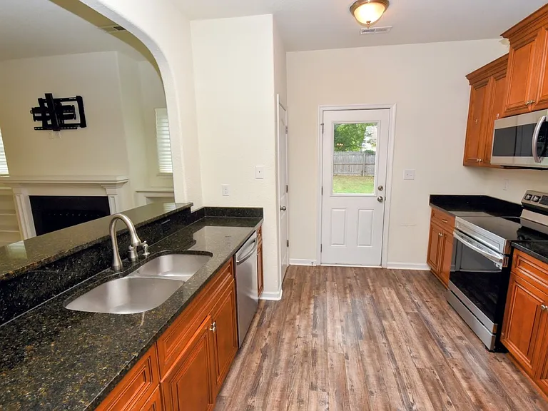 4115 Franklin St — Photo 35
