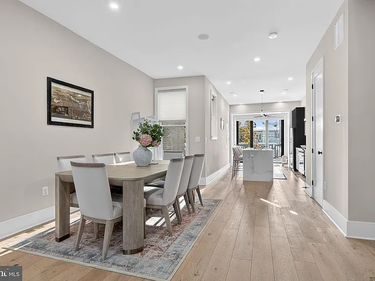 32 Adams St NW — Photo 8