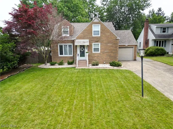 7355 Westview Dr, Youngstown, OH 44512