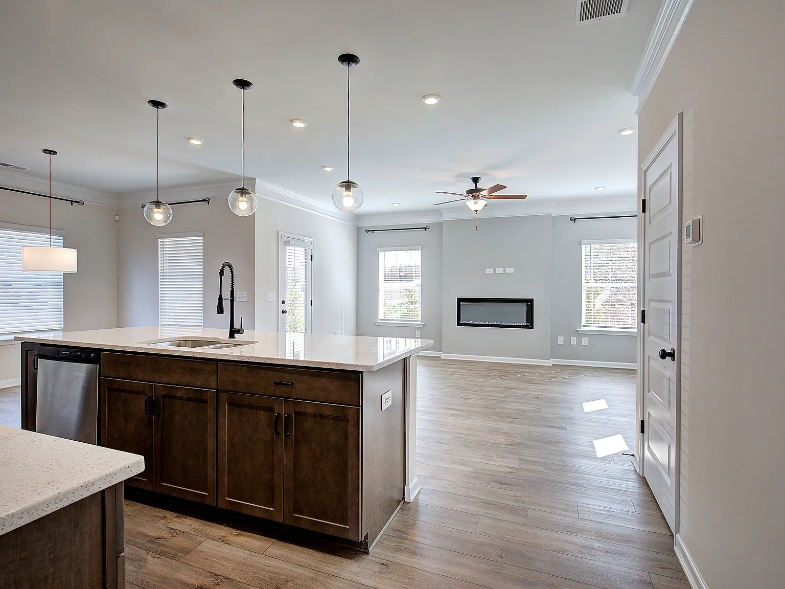 3 bed, 2344 sqft, $2,100 — Photo 3