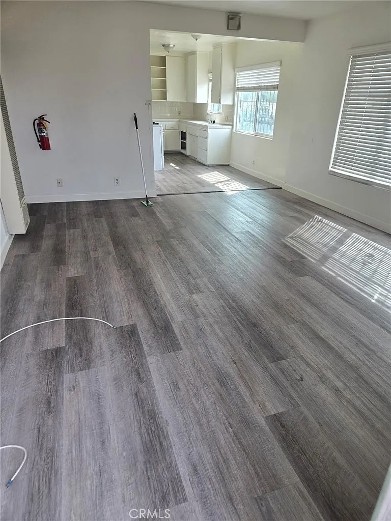 3 bed, 1.5 bath, 4053 sqft, $2,850 — Photo 4
