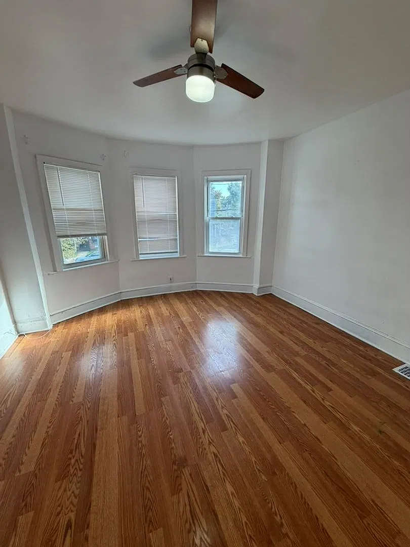 455 S. Olden Ave — Photo 1