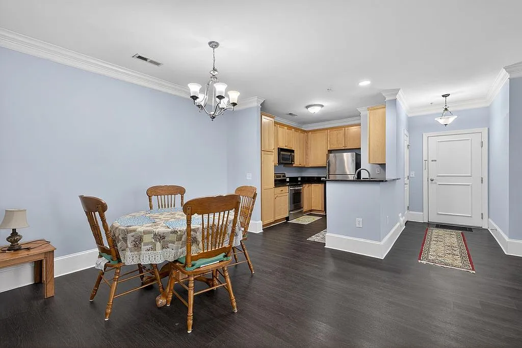 1 bed, 1.5 bath, 1040 sqft, $1,300 — Photo 3