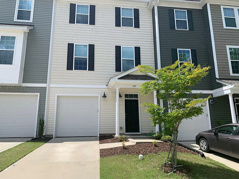 1121 Myers Point Dr — Photo 4