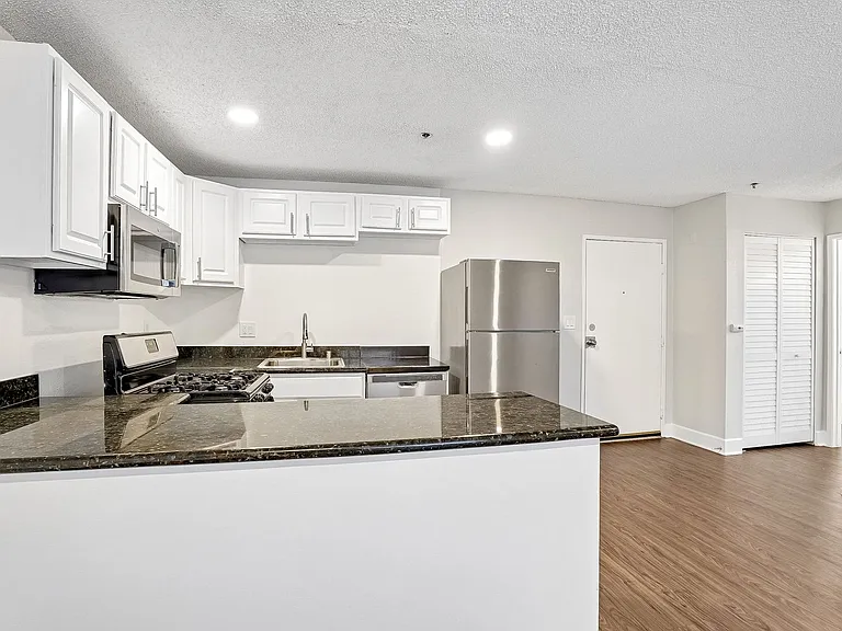 700 S. Berendo Ave — Photo 8
