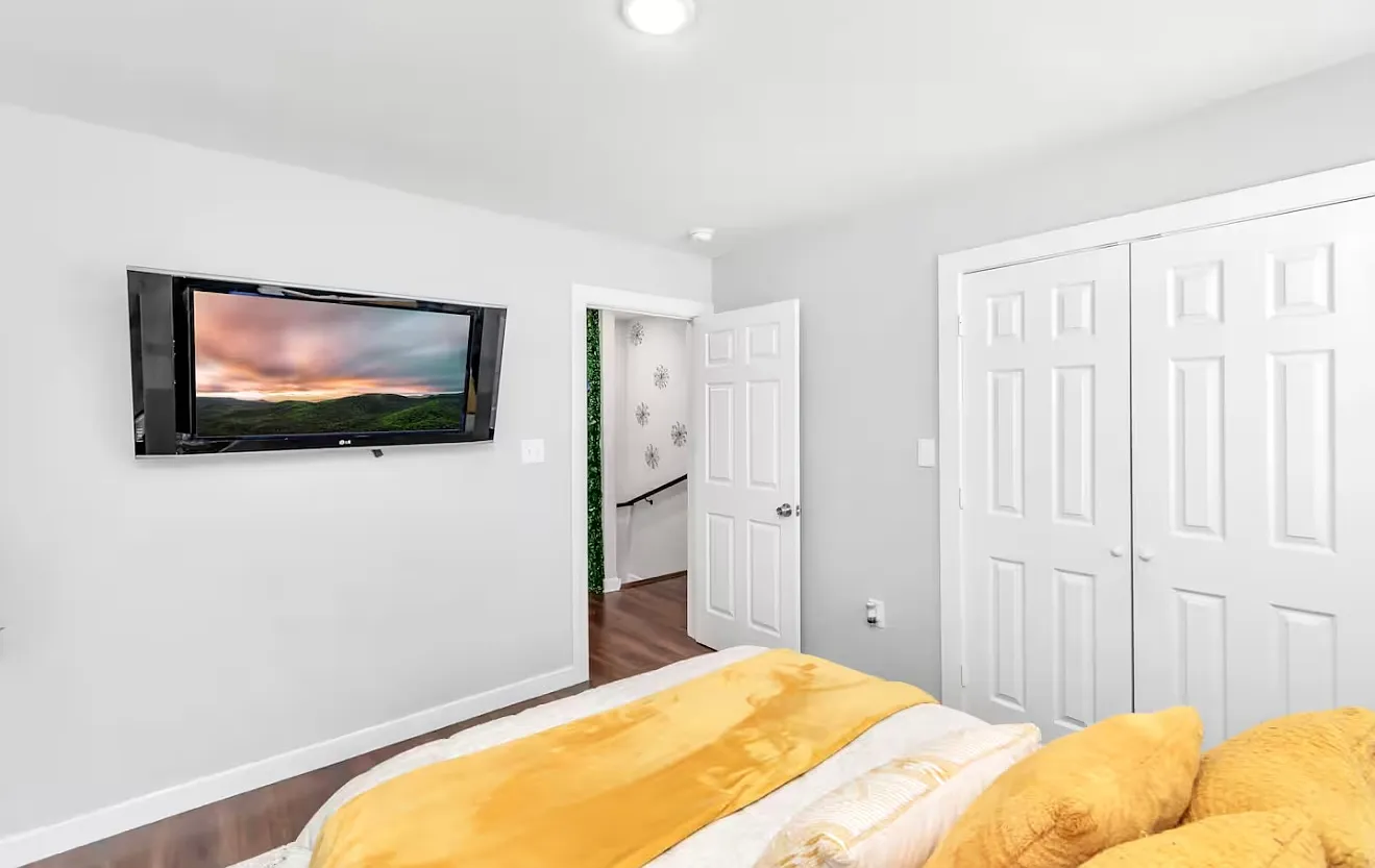 6608 Haight St — Photo 4