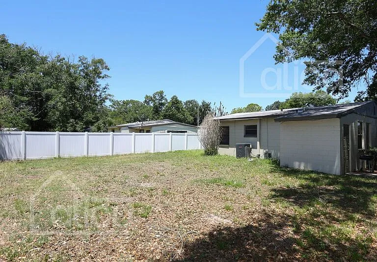 3810 Thompson St — Photo 16