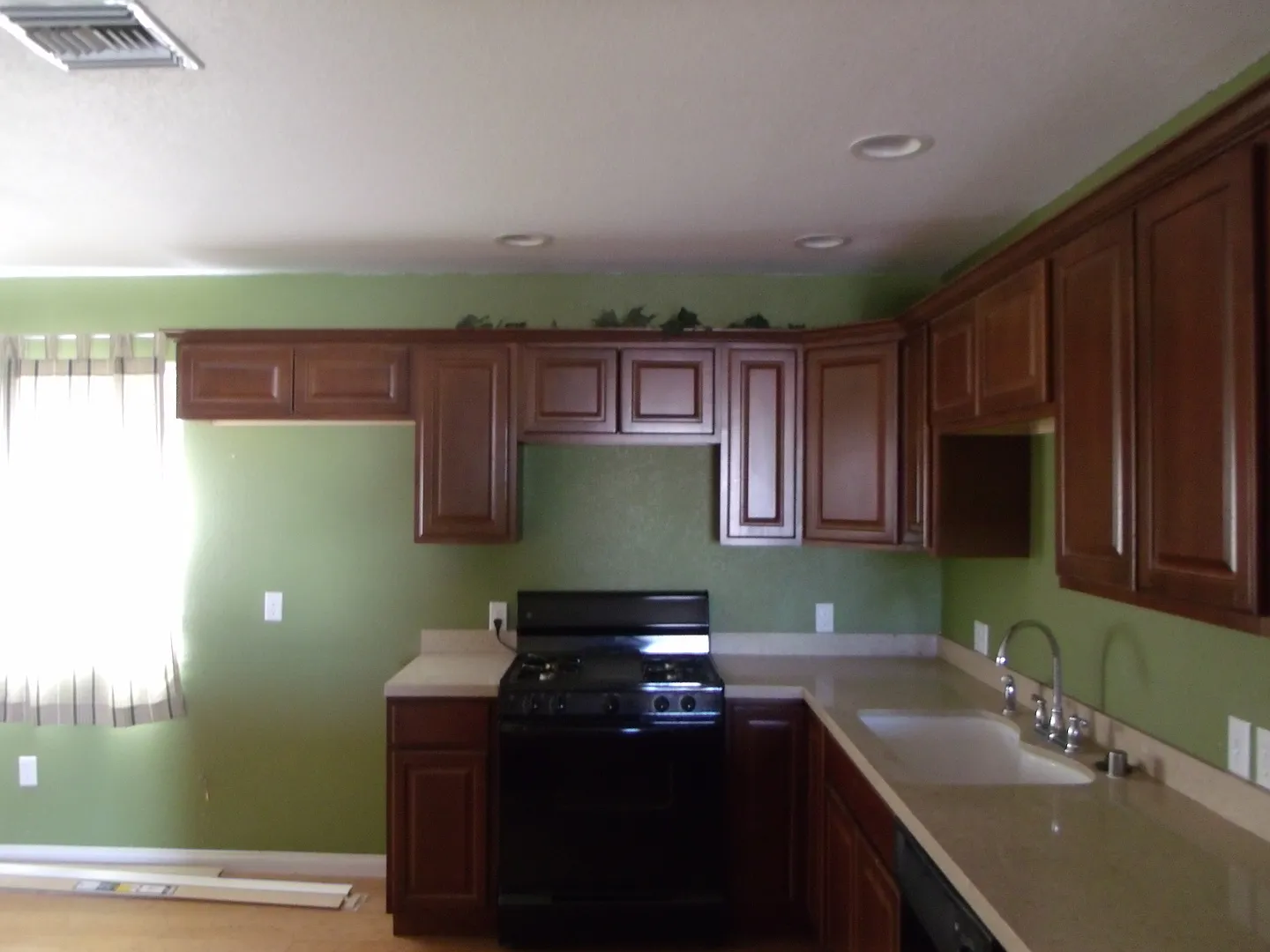 Single story Home in Downtown Old Henderson — Photo 4