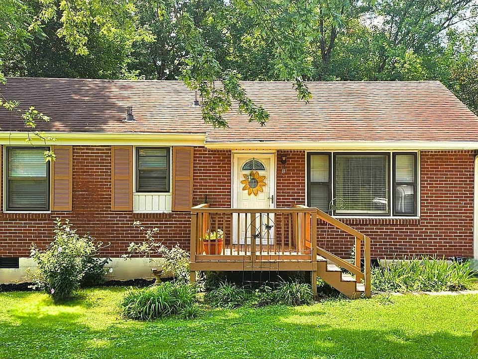 1st image of 2925 Lakeland Dr