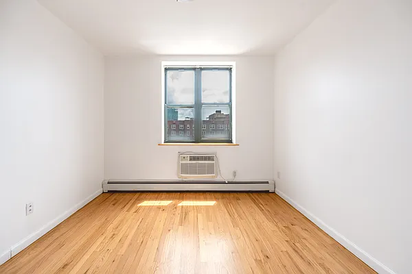 Bedroom, photo 1