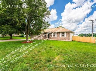 813 Daniel Ln, Willard, MO 65781