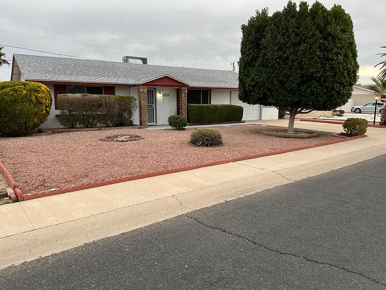 10946 W Canterbury Dr — Photo 2
