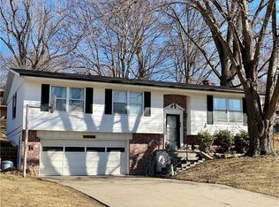 805 N 8th St, Wathena, KS 66090