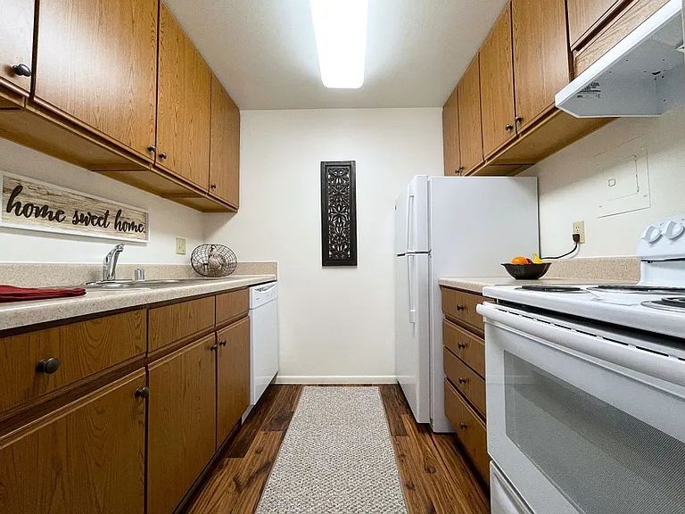 Country Meadows Apartments — Photo 55
